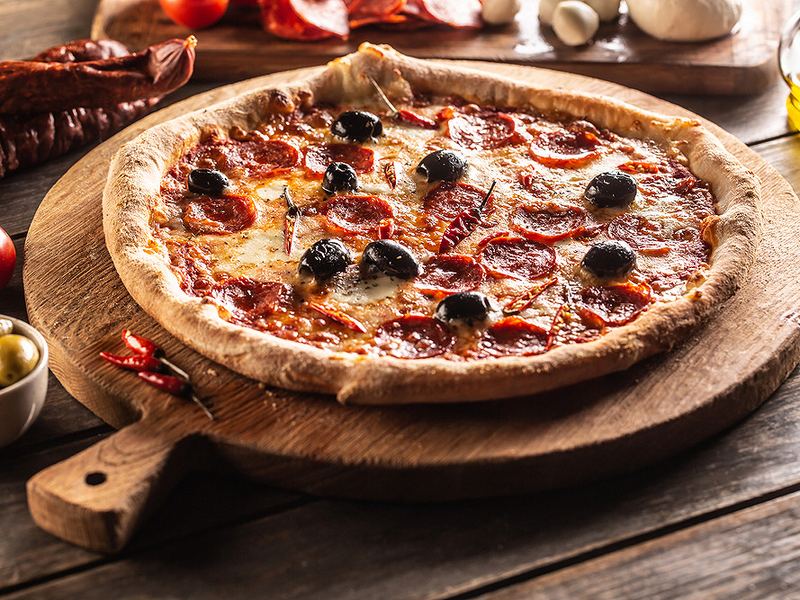 Pizza Diavola, salami piquant